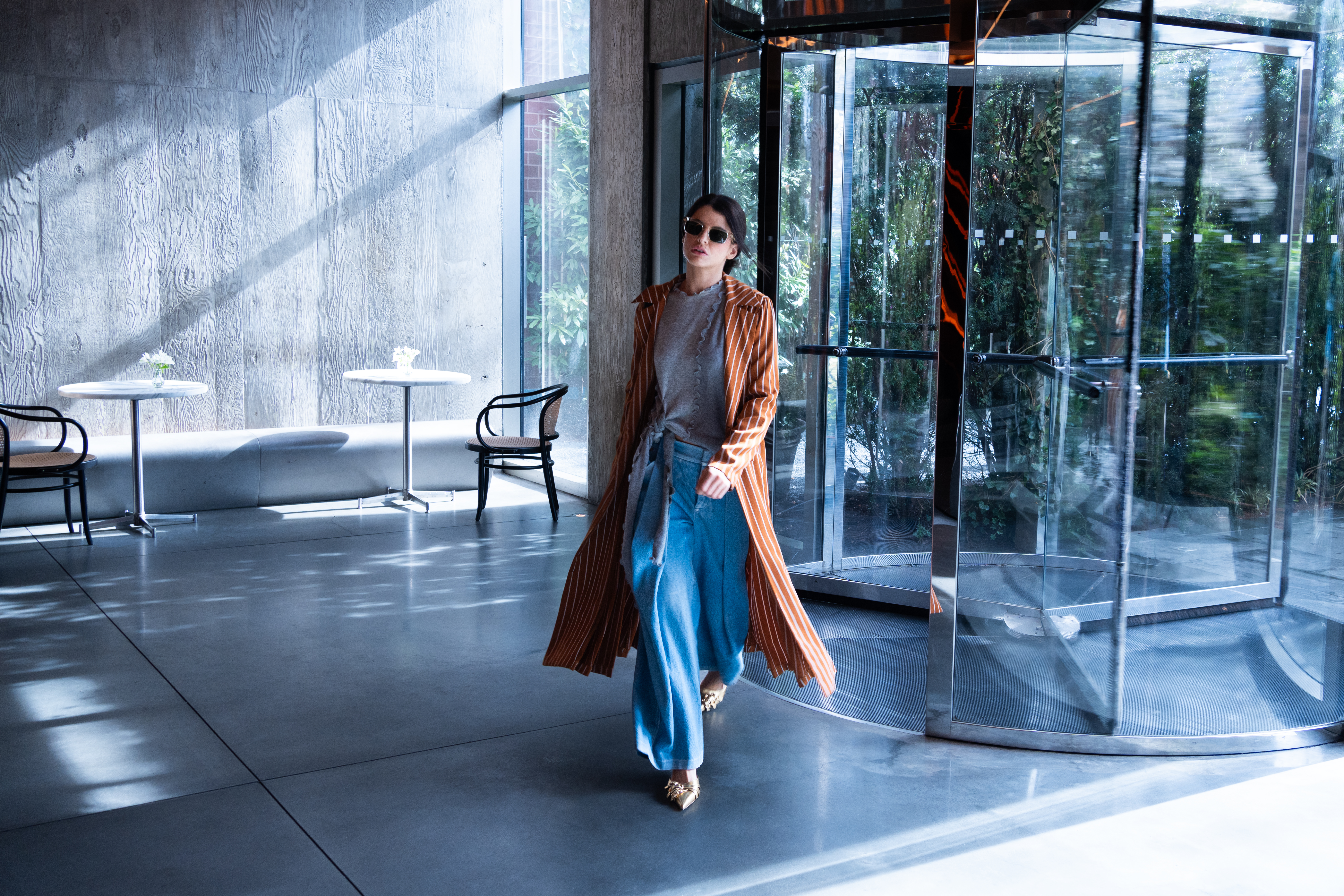 Wardrobe delivery service for NYC hotels