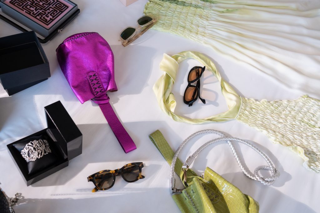 Wardrobe Arrives (Right to Your Room) 